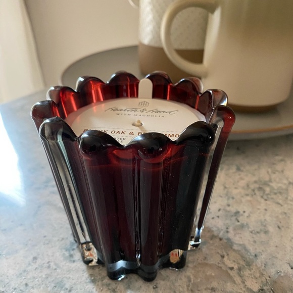 Hearth & Hand with Magnolia Soy 28hr Burning Candle Scent Black Oak & Perssimon - Picture 2 of 6